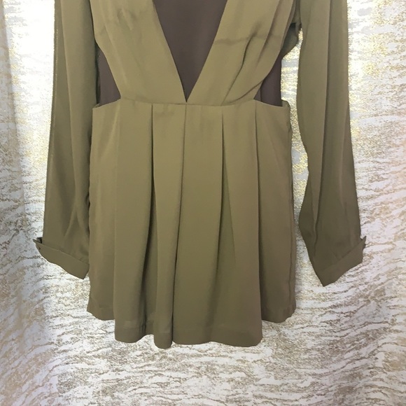 COCO $ Yves Green Deep Dive Chiffon Cut Out Romper Size S - Picture 8 of 16